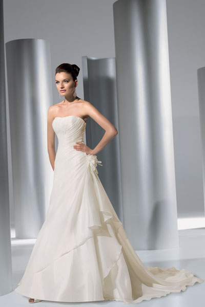Suknia ślubna Demetrios 2010 model 3138